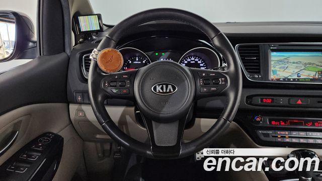 Kia Canival 2015 — photo 13
