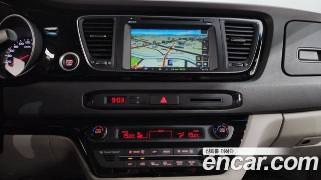 Kia Canival 2015 — photo 14