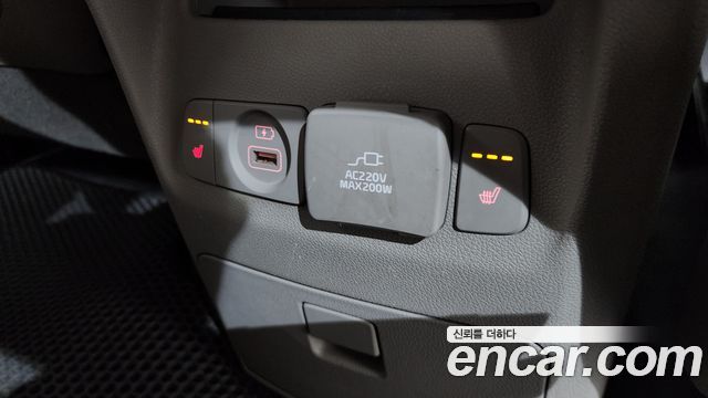 Kia Canival 2015 — photo 17