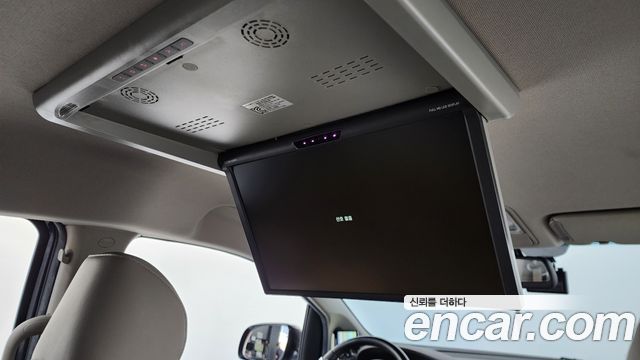 Kia Canival 2015 — photo 18