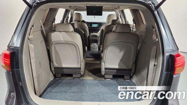 Kia Canival 2015 — photo 20