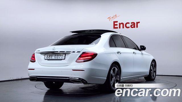 Mercedes-Benz E-Class 2017 — photo 2