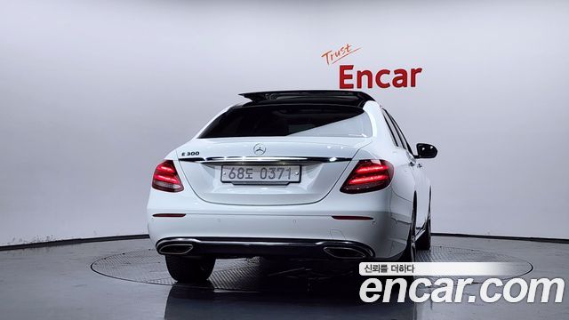 Mercedes-Benz E-Class 2017 — photo 4