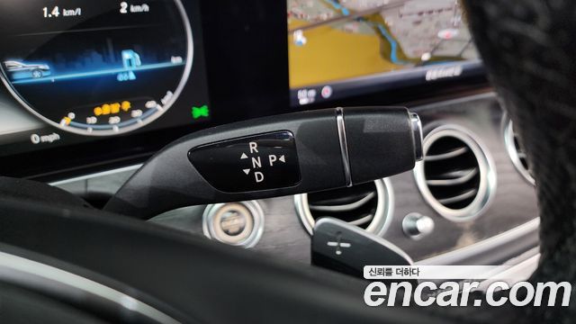 Mercedes-Benz E-Class 2017 — photo 9