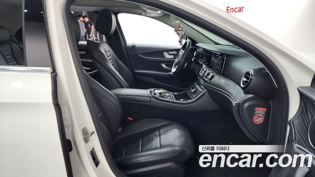 Mercedes-Benz E-Class 2017 — photo 11