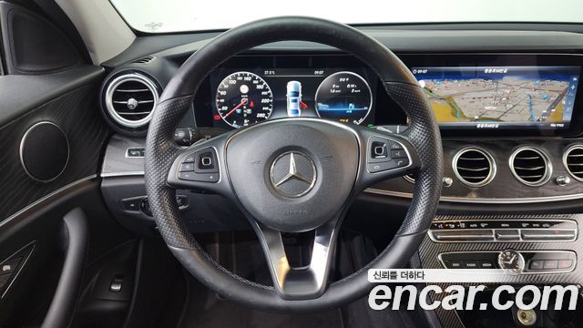 Mercedes-Benz E-Class 2017 — photo 13