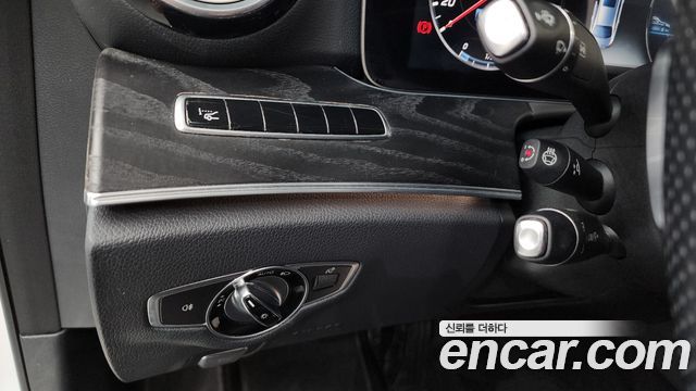 Mercedes-Benz E-Class 2017 — photo 17