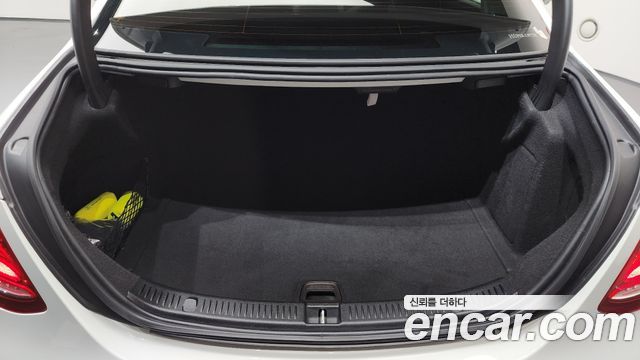 Mercedes-Benz E-Class 2017 — photo 20