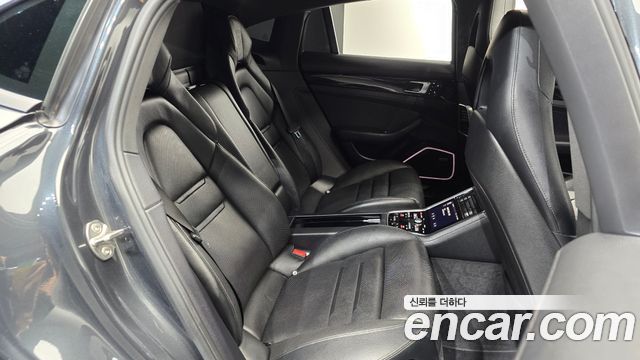 Porsche Panamera 2018 — photo 17