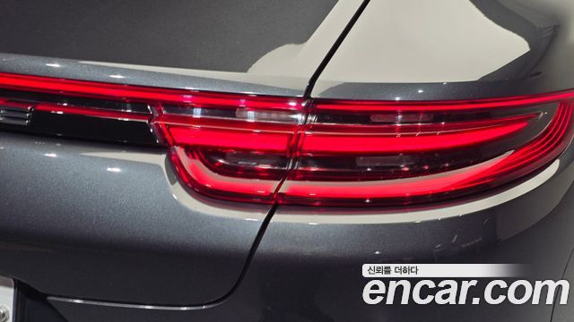 Porsche Panamera 2018 — photo 9