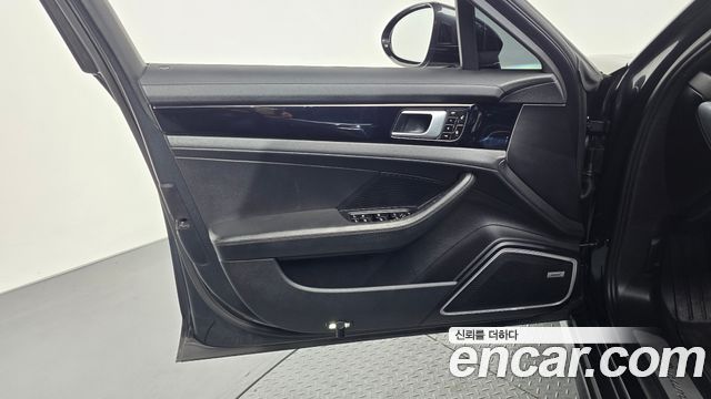 Porsche Panamera 2018 — photo 14