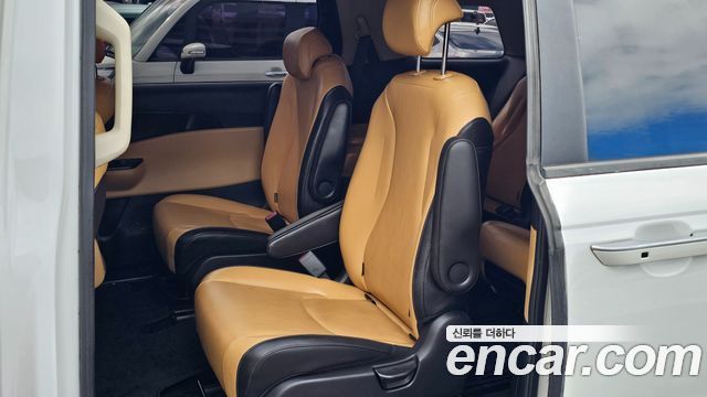 Kia Canival 2021 — photo 9
