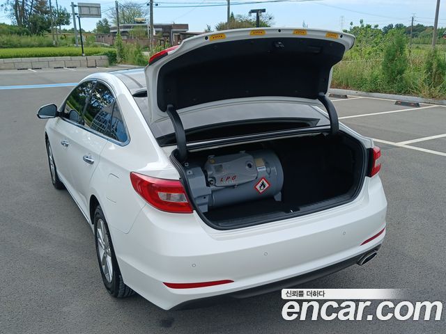 Hyundai Sonata 2015 — photo 19