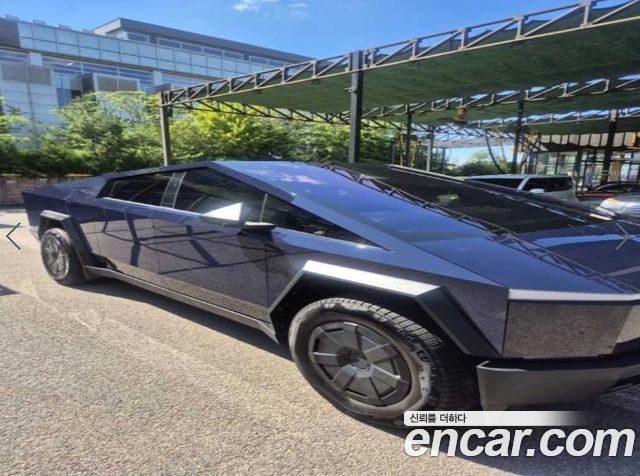 Tesla Cybertruck 2026 — photo 2