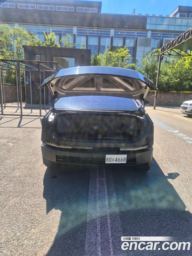 Tesla Cybertruck 2026 — photo 3