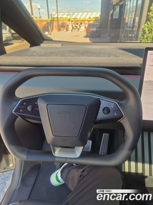 Tesla Cybertruck 2026 — photo 4