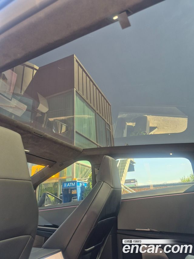 Tesla Cybertruck 2026 — photo 6