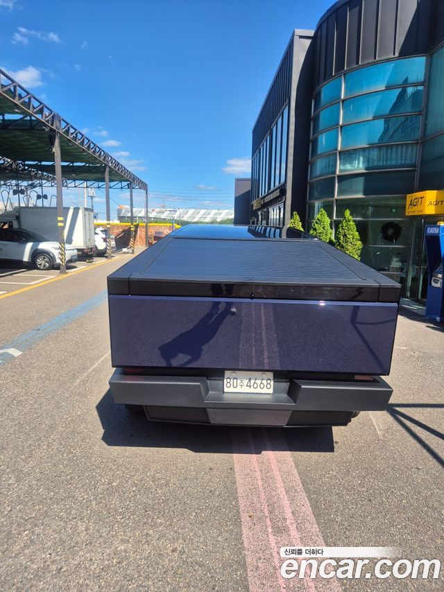 Tesla Cybertruck 2026 — photo 11