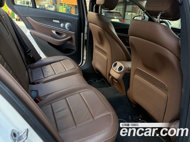 Mercedes-Benz E-Class 2019 — photo 10
