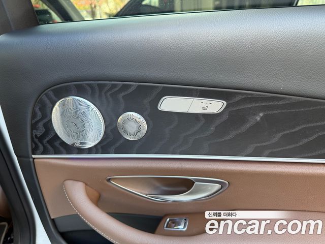 Mercedes-Benz E-Class 2019 — photo 12