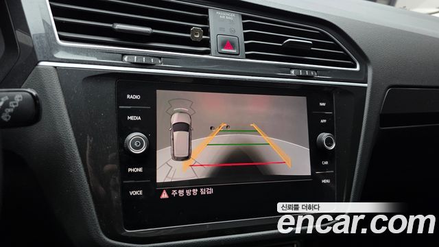 Volkswagen Tiguan 2020 — photo 21