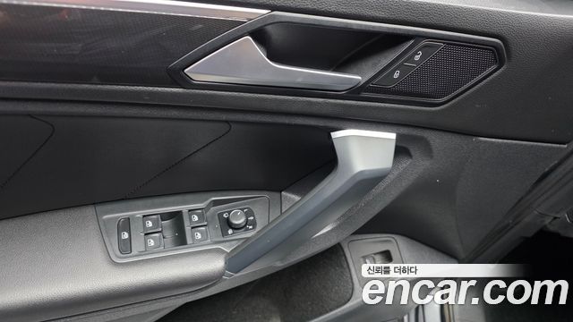 Volkswagen Tiguan 2020 — photo 29