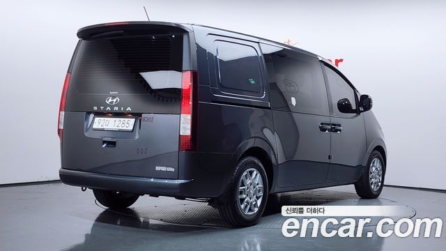 Hyundai Staria 2022 — photo 2