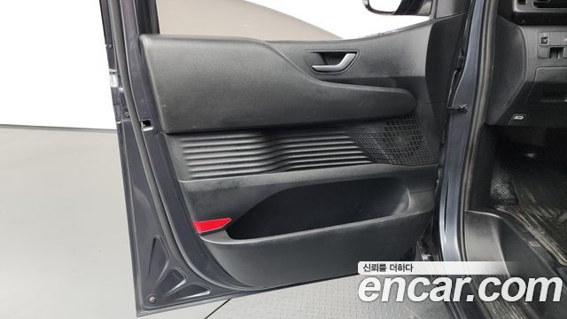Hyundai Staria 2022 — photo 15