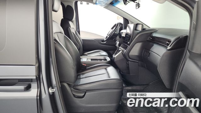 Hyundai Staria 2022 — photo 16