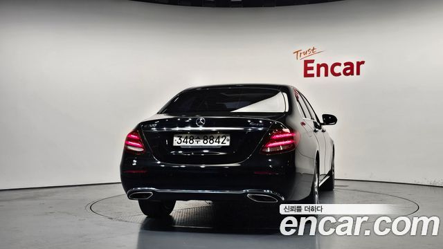 Mercedes-Benz E-Class 2018 — photo 4
