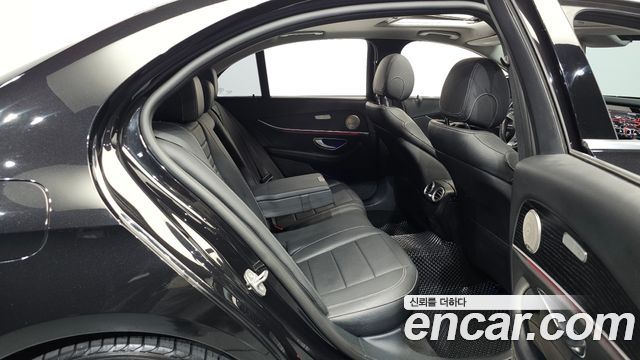 Mercedes-Benz E-Class 2018 — photo 11