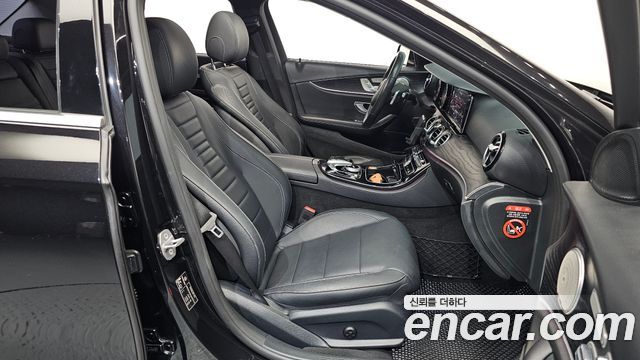Mercedes-Benz E-Class 2018 — photo 12