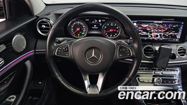 Mercedes-Benz E-Class 2018 — photo 13