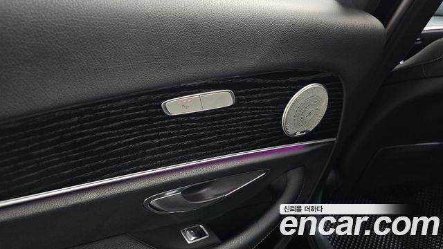 Mercedes-Benz E-Class 2018 — photo 19