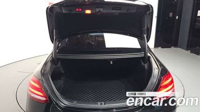 Mercedes-Benz E-Class 2018 — photo 20
