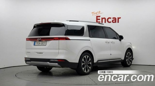 Kia Canival 2023 — photo 2