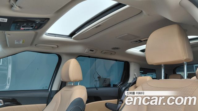 Kia Canival 2023 — photo 14