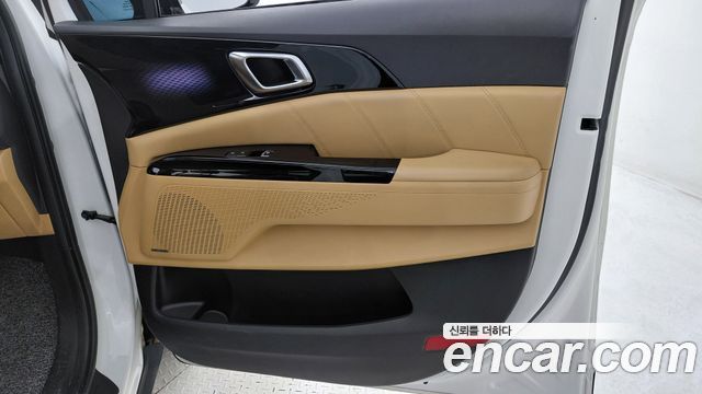 Kia Canival 2023 — photo 17