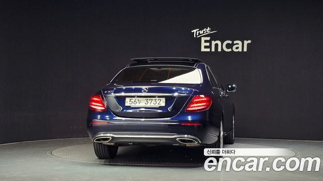 Mercedes-Benz E-Class 2019 — photo 4