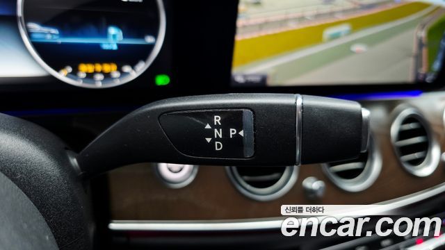 Mercedes-Benz E-Class 2019 — photo 9