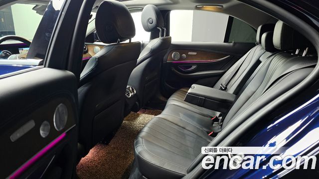 Mercedes-Benz E-Class 2019 — photo 11