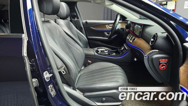 Mercedes-Benz E-Class 2019 — photo 12
