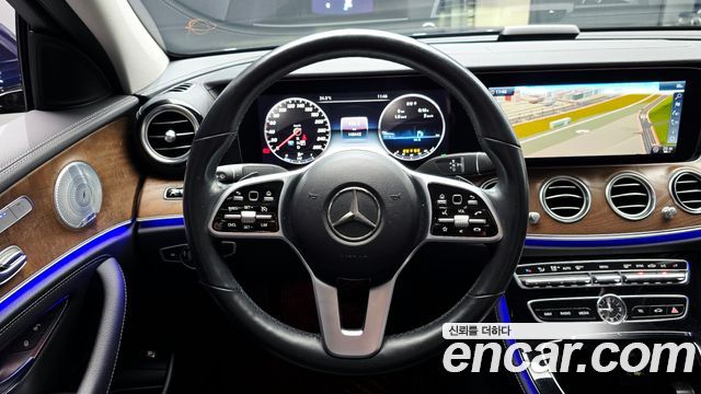 Mercedes-Benz E-Class 2019 — photo 13