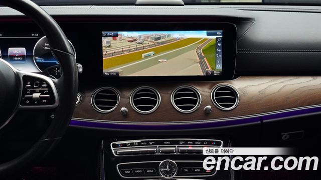 Mercedes-Benz E-Class 2019 — photo 14