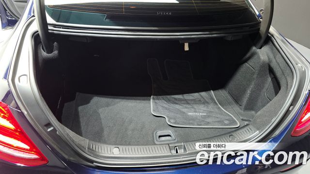 Mercedes-Benz E-Class 2019 — photo 19