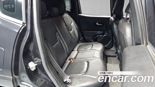Jeep Renegade 2019 — photo 12