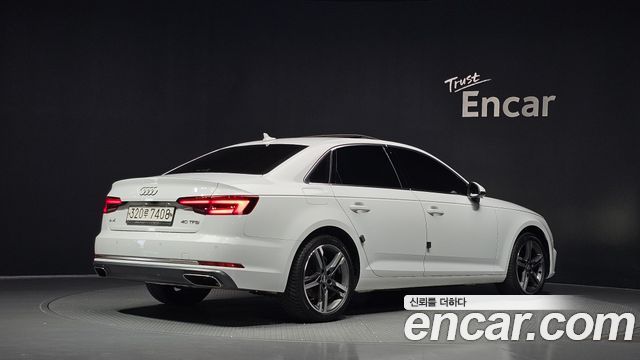 Audi A4 2019 — photo 2