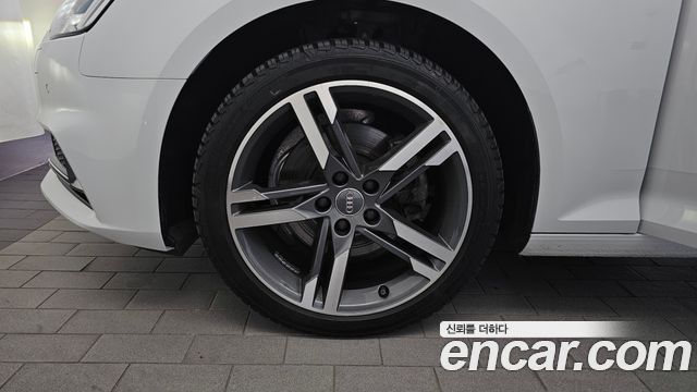Audi A4 2019 — photo 5