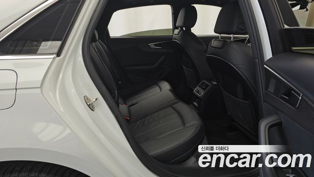 Audi A4 2019 — photo 18