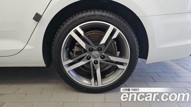 Audi A4 2019 — photo 7